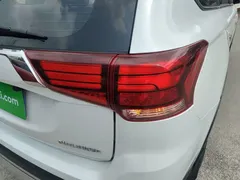 2020 Mitsubishi Outlander 2.0L 2WD 5, белый — фото 24