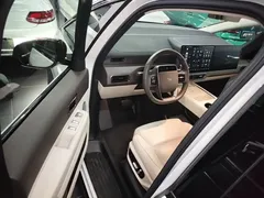 2024 Li Auto MEGA Ultra, белый — фото 12