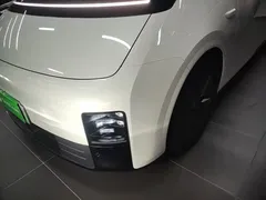 2024 Li Auto MEGA Ultra, белый — фото 18