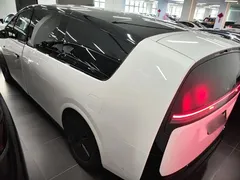 2024 Li Auto MEGA Ultra, белый — фото 23