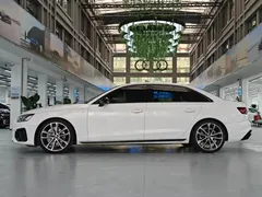 2022 Audi A4L 40 TFSI quattro RS Package, белый — фото 2