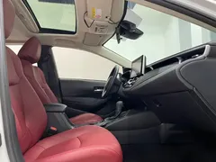 2021 Toyota Corolla TNGA 1.5L CVT Elite, белый — фото 12