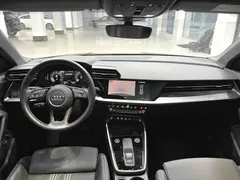 2022 Audi A3 Sportback 35 TFSI, зелёный — фото 9
