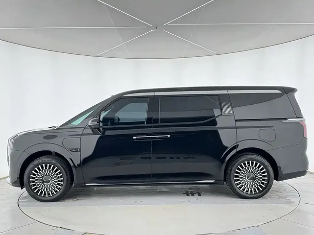 2024 Zeekr 009 6-Seat Executive 4WD 108kWh