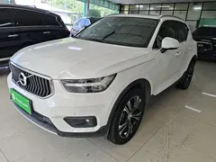 2021 Volvo XC40 T4 4WD Luxury, белый — фото 1