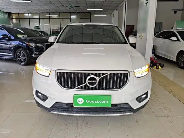 2021 Volvo XC40 4WD Luxury