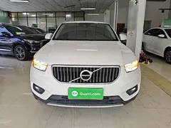 2021 Volvo XC40 T4 4WD Luxury, белый — фото 3