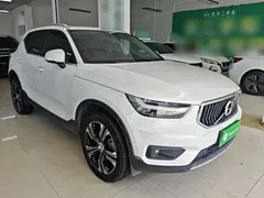 2021 Volvo XC40 T4 4WD Luxury, белый — фото 4