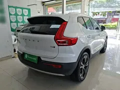 2021 Volvo XC40 T4 4WD Luxury, белый — фото 7