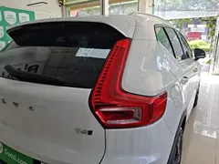 2021 Volvo XC40 T4 4WD Luxury, белый — фото 8