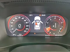 2021 Volvo XC40 T4 4WD Luxury, белый — фото 12