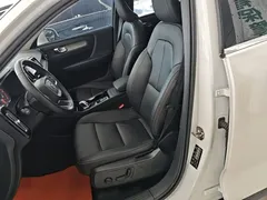 2021 Volvo XC40 T4 4WD Luxury, белый — фото 15