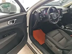 2021 Volvo XC40 T4 4WD Luxury, белый — фото 16