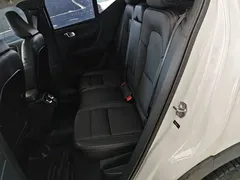 2021 Volvo XC40 T4 4WD Luxury, белый — фото 17