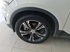 2021 Volvo XC40 T4 4WD Luxury, белый — фото 23