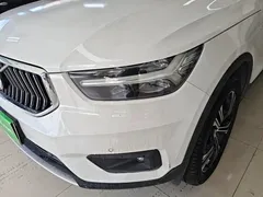 2021 Volvo XC40 T4 4WD Luxury, белый — фото 24