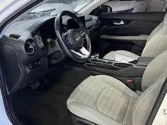 2023 Kia Cerato 1.5L CVT Luxury, белый — фото 2