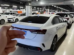 2023 Kia Cerato 1.5L CVT Luxury, белый — фото 6