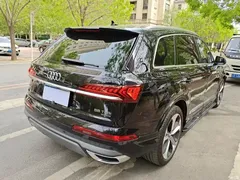 2021 Audi Q7 55 TFSI quattro S line premium type — фото 4