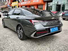 2023 Hyundai Elantra 1.5L CVT LUX Premium — фото 4