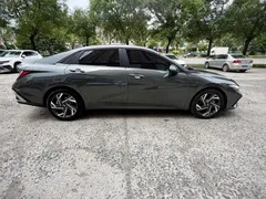 2023 Hyundai Elantra 1.5L CVT LUX Premium — фото 7