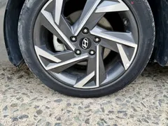 2023 Hyundai Elantra 1.5L CVT LUX Premium — фото 9