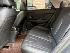 2023 Hyundai Elantra 1.5L CVT LUX Premium — фото 11