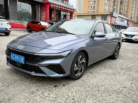 2023 Hyundai Elantra 1.5L CVT LUX Premium