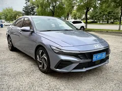 2023 Hyundai Elantra 1.5L CVT LUX Premium — фото 3