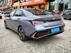 2023 Hyundai Elantra 1.5L CVT LUX Premium — фото 4