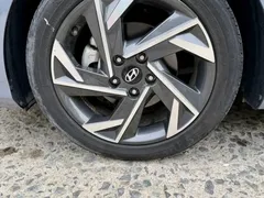 2023 Hyundai Elantra 1.5L CVT LUX Premium — фото 9