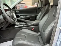 2023 Hyundai Elantra 1.5L CVT LUX Premium — фото 10