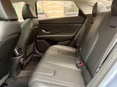 2023 Hyundai Elantra 1.5L CVT LUX Premium — фото 11