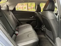 2023 Hyundai Elantra 1.5L CVT LUX Premium — фото 12
