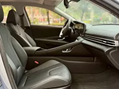 2023 Hyundai Elantra 1.5L CVT LUX Premium — фото 13