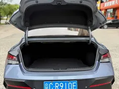 2023 Hyundai Elantra 1.5L CVT LUX Premium — фото 14