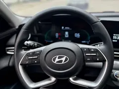 2023 Hyundai Elantra 1.5L CVT LUX Premium — фото 23
