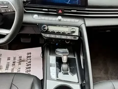 2023 Hyundai Elantra 1.5L CVT LUX Premium — фото 24
