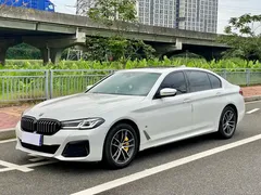 2022 BMW 5 Series 5 525Li M, белый — фото 1