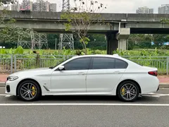 2022 BMW 5 Series 5 525Li M, белый — фото 3