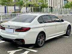 2022 BMW 5 Series 5 525Li M, белый — фото 6