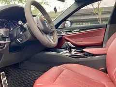 2022 BMW 5 Series 5 525Li M, белый — фото 12