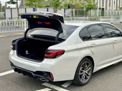 2022 BMW 5 Series 5 525Li M, белый — фото 15