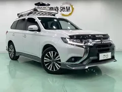 2021 Mitsubishi Outlander 2.0L 2WD 7, белый — фото 3