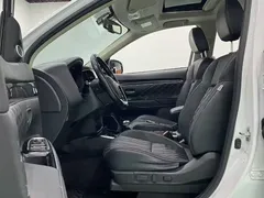 2021 Mitsubishi Outlander 2.0L 2WD 7, белый — фото 4