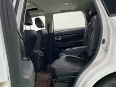 2021 Mitsubishi Outlander 2.0L 2WD 7, белый — фото 5