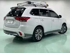 2021 Mitsubishi Outlander 2.0L 2WD 7, белый — фото 9