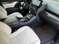 2020 Lexus LM 300h four-seater — фото 9