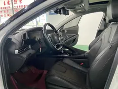 2021 Hyundai Elantra 1.5L CVT LUX Premium, белый — фото 7