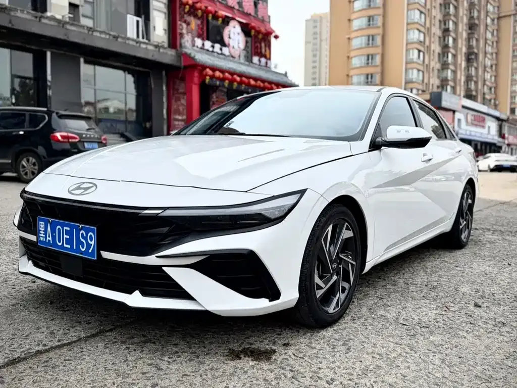 2023 Hyundai Elantra 1.5L CVT LUX Premium